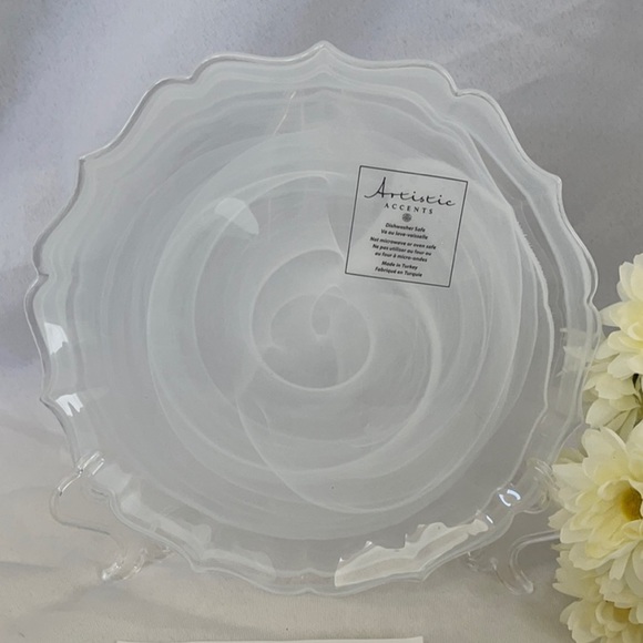 2 Milk glass Plates - Picture 1 of 2